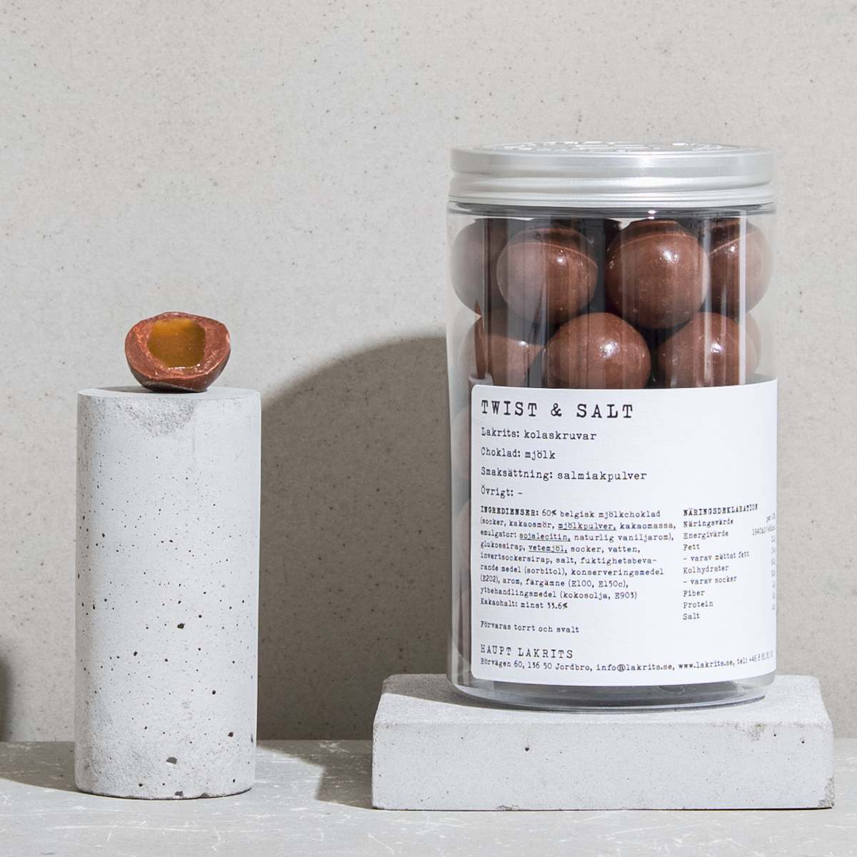 Haupt Lakrits Twist & Salt – Milk Chocolate Covered Caramel With Ammonia