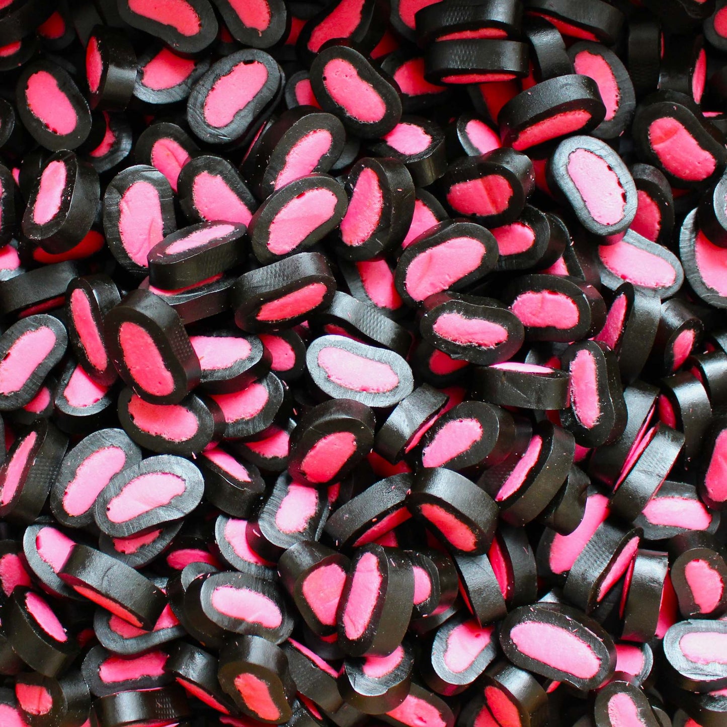Porvoon Lakritsi Giant Strawberry Flavoured Sweet Black Liquorice Bites